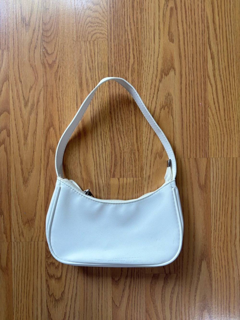 Cute basic Amazon white shoulder bag